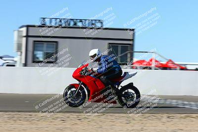 media/Jan-09-2022-SoCal Trackdays (Sun) [[2b1fec8404]]/Front Straight Speed Shots (1pm)/